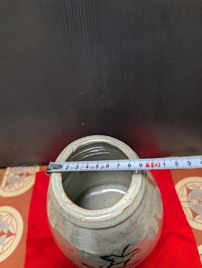 花模様のつぼ型陶器時代物