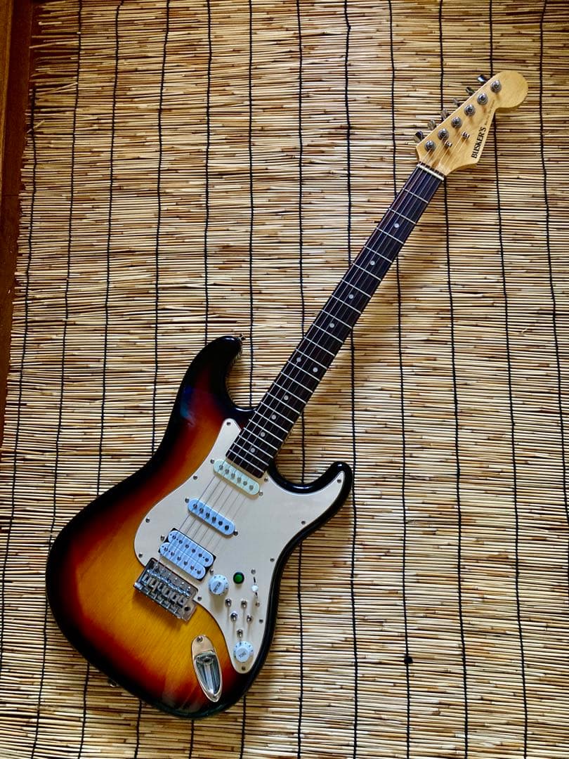 ☆美品　ローノイズで多機能搭載　BUSKERS SSH ST