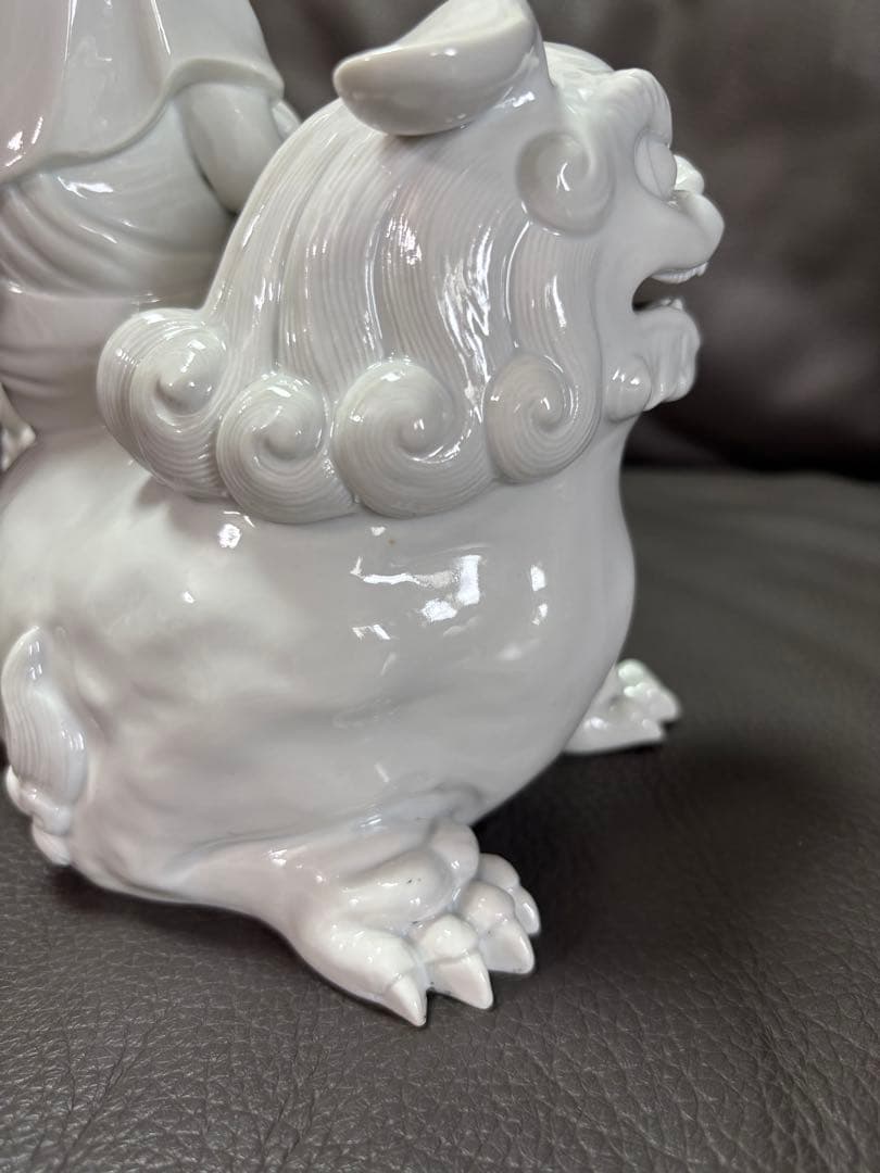 獅子　置物　獅子に乗った観音様