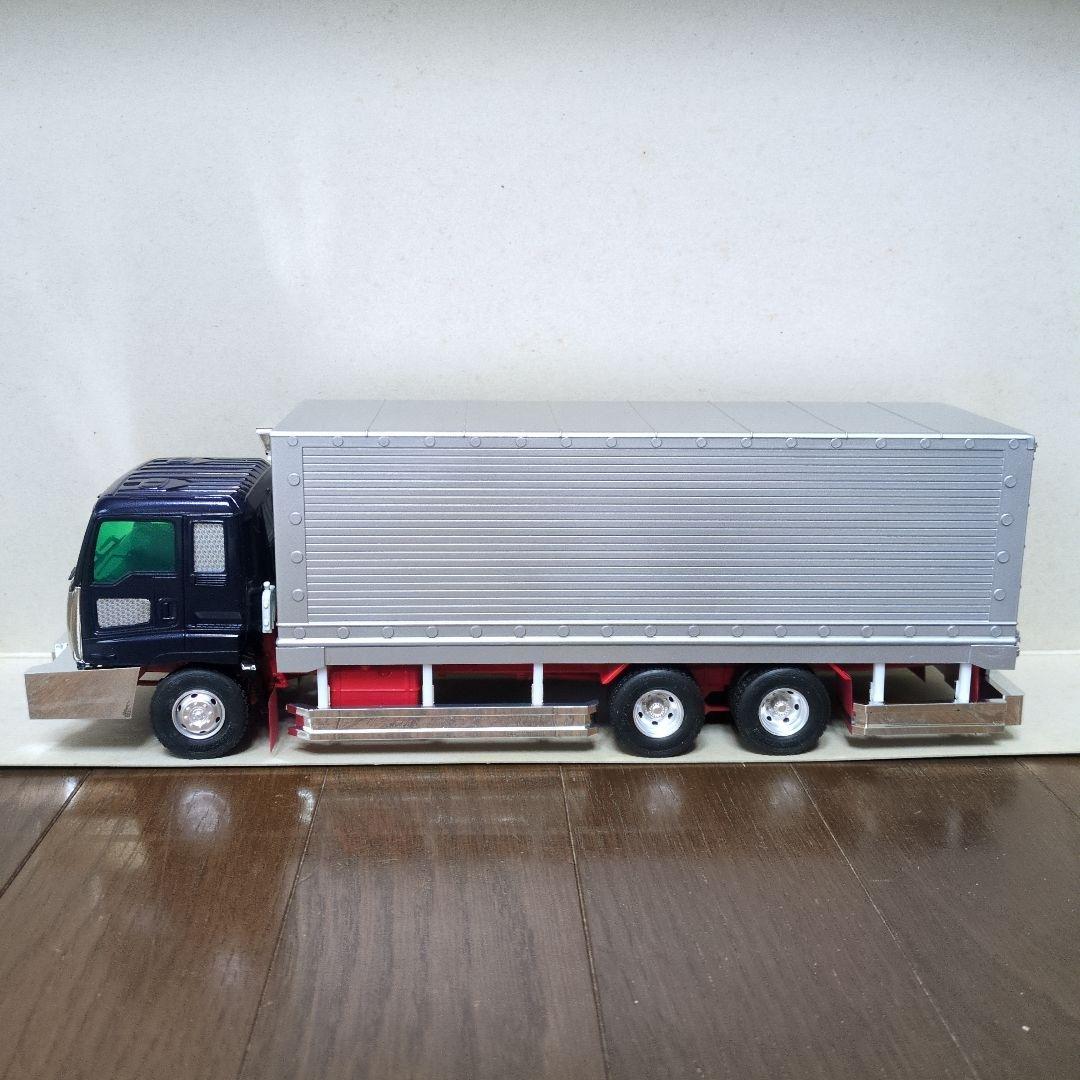 アオシマ　デコトラ　いすゞギガ　冷凍車