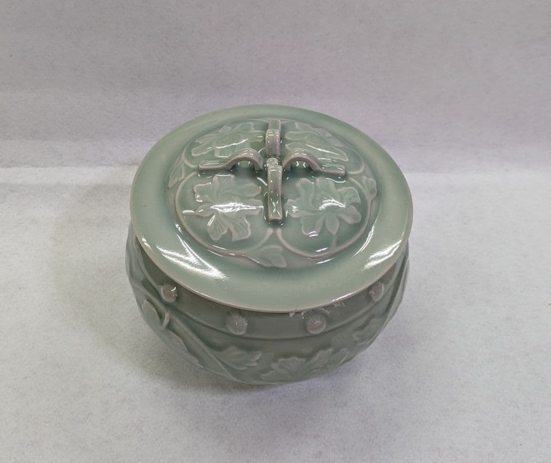 水指　青磁　浮牡丹太鼓胴　中国　龍泉窯　茶道具　唐物