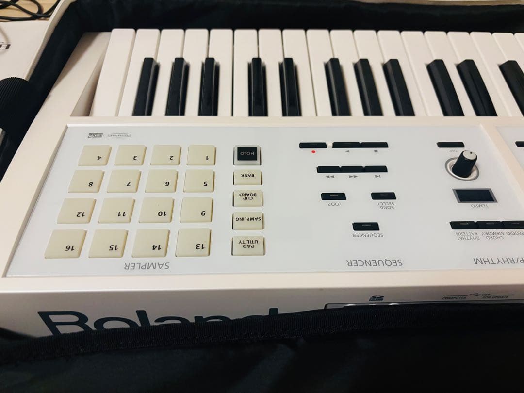 Roland FA-06 限定ホワイト　年内最終セール