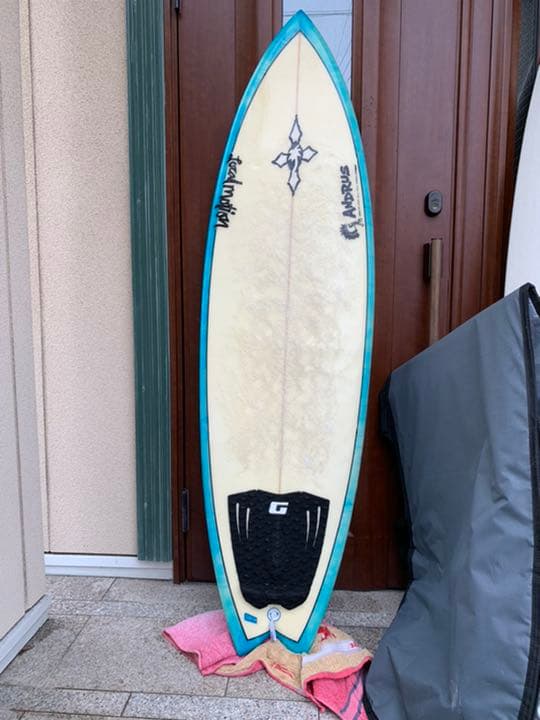 ローカルモーション　サーフボード　フィッシュ　ツイン