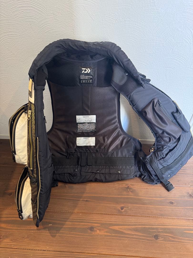 Daiwa トーナメント　ライフジャケット