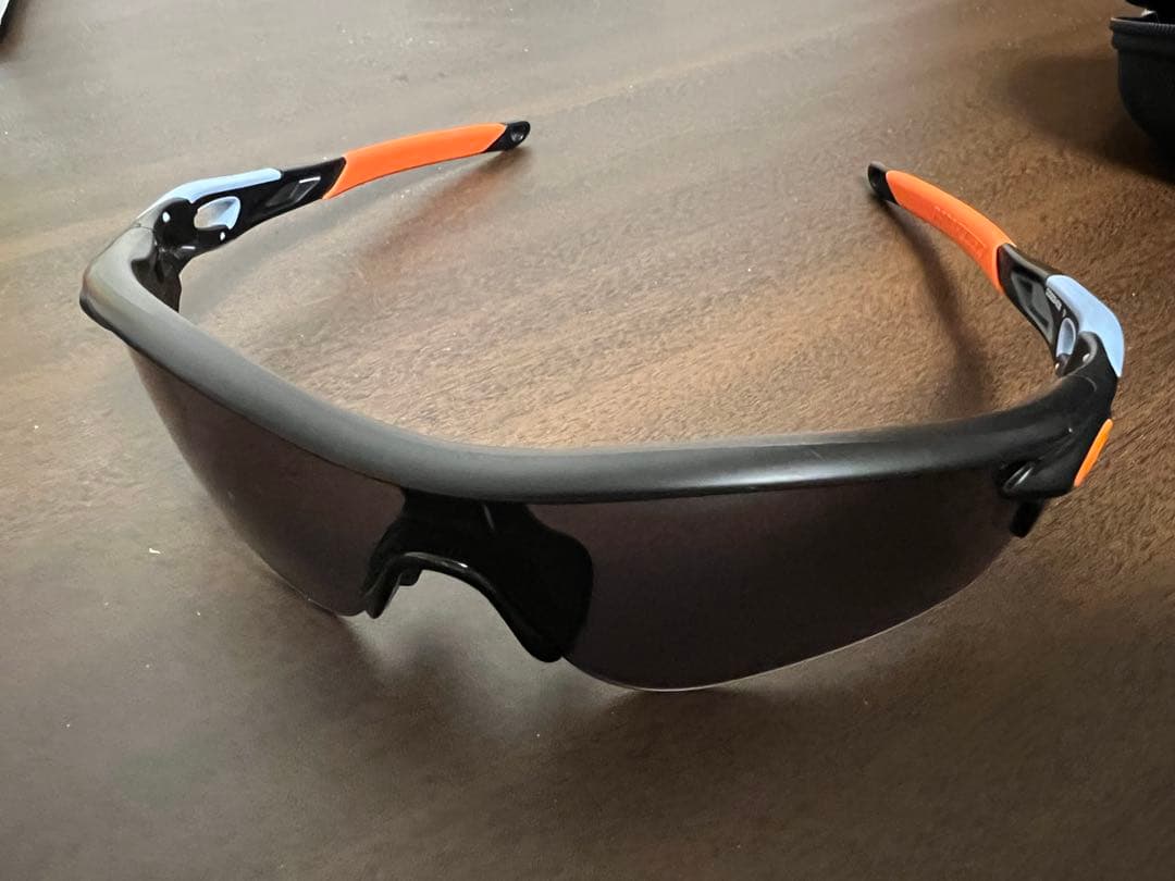 オークリー サングラス　ジャイアンツモデル