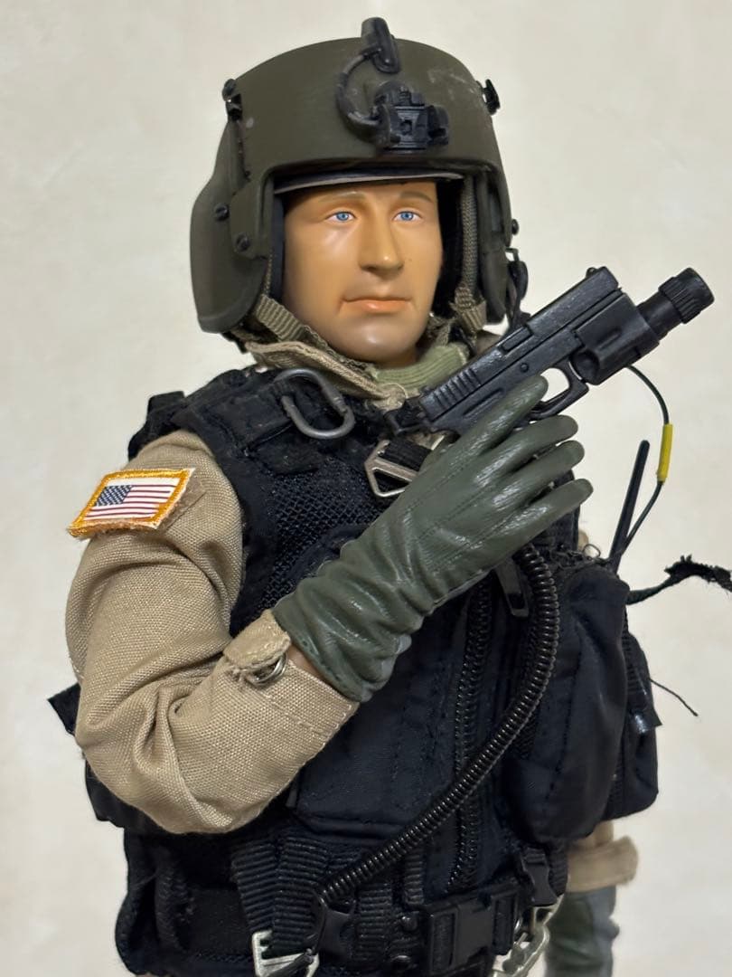 HOT TOYS アメリカ ナイトストーカーズ ヘリパイロット