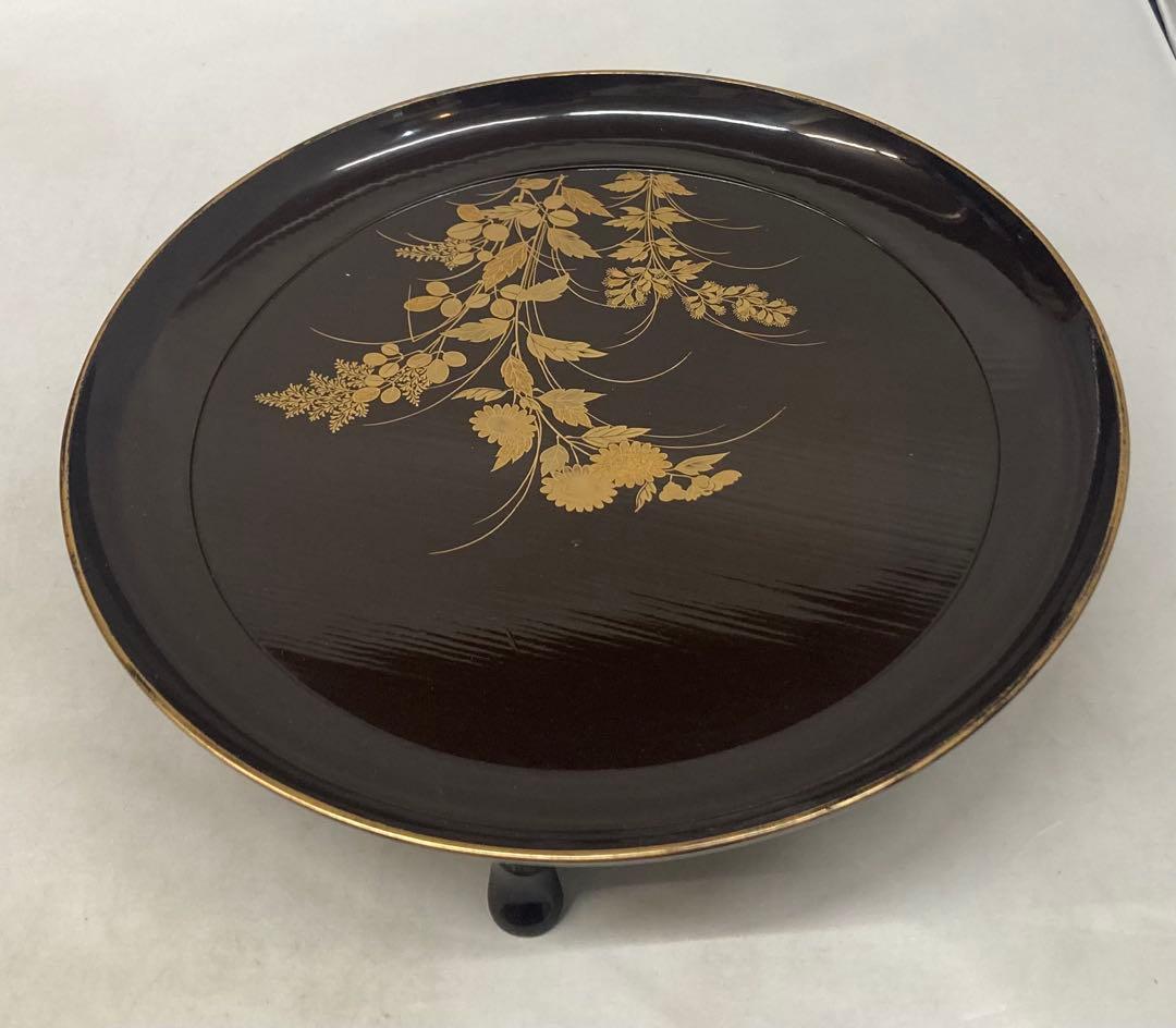 B541b 黒漆塗「三足秋草図菓子盆」桐箱付　作者不詳　時代不祥　時代物