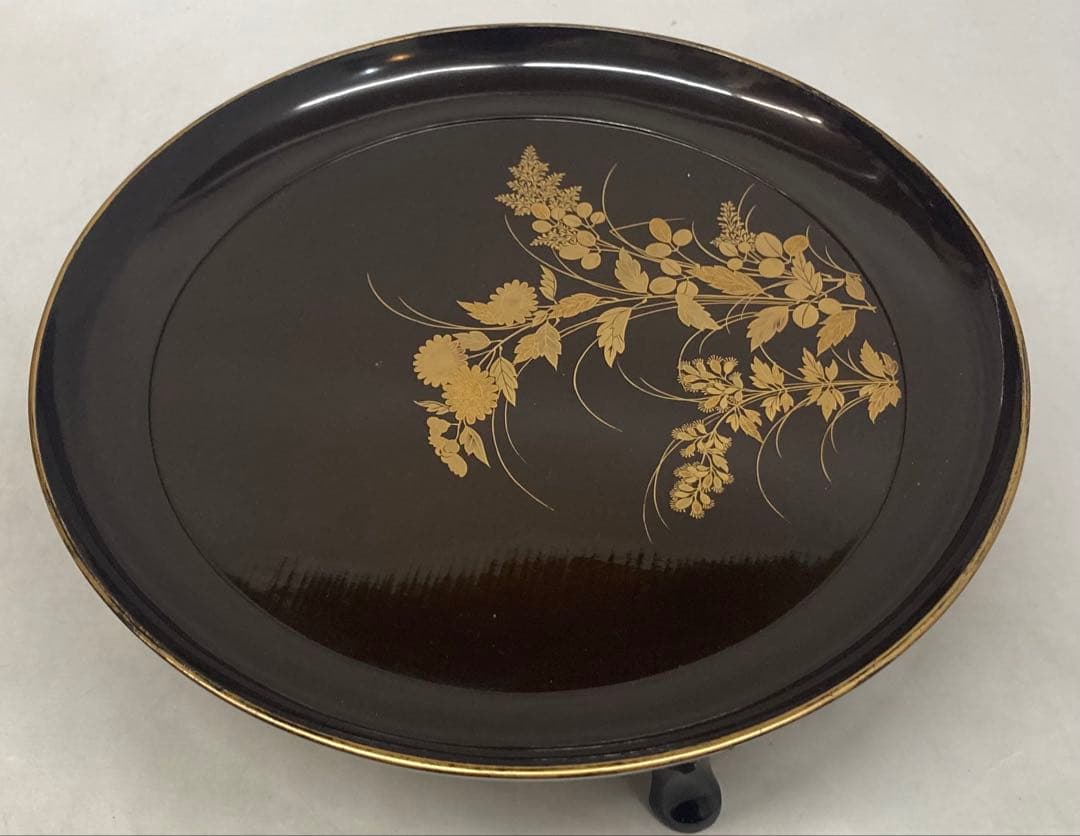 B541b 黒漆塗「三足秋草図菓子盆」桐箱付　作者不詳　時代不祥　時代物