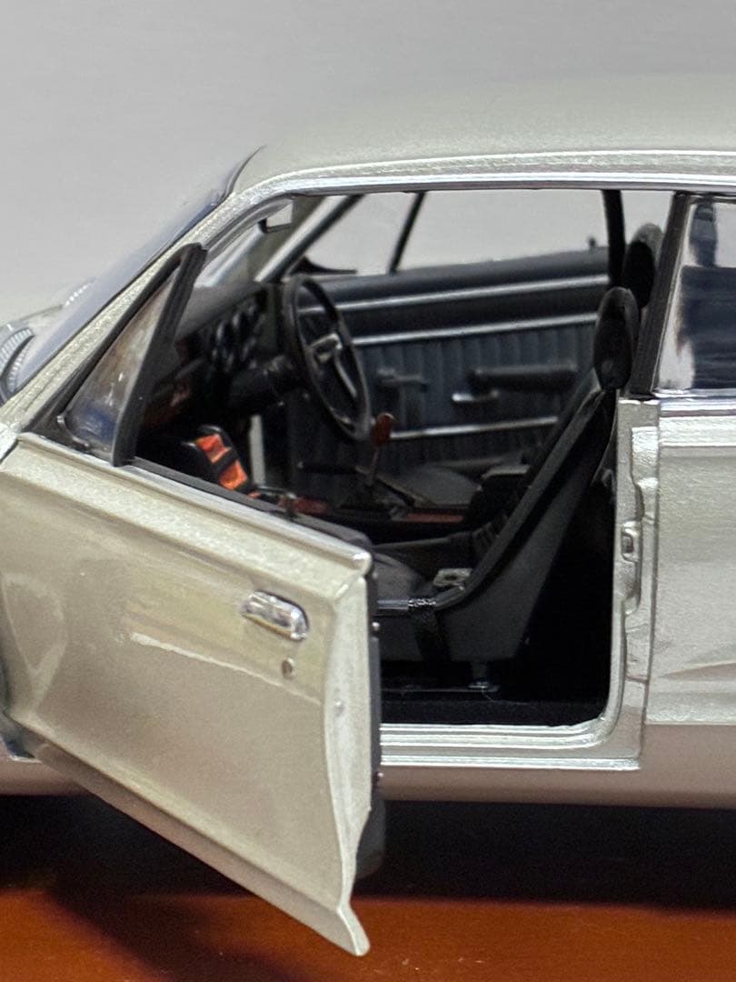 現状品　京商　1/18 スカイライン 2000GT-R KPGC10 ライト点灯