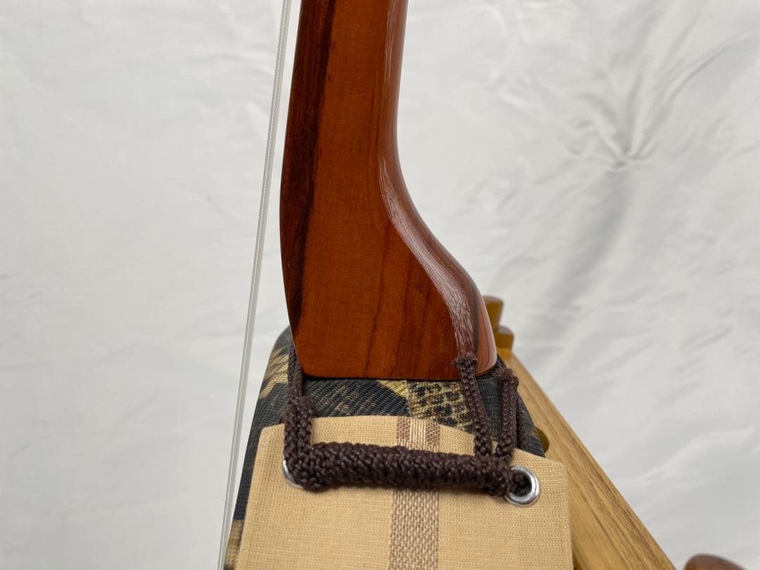 沖縄三線 実入りチーク/チュン木 人工皮 スンチ塗り