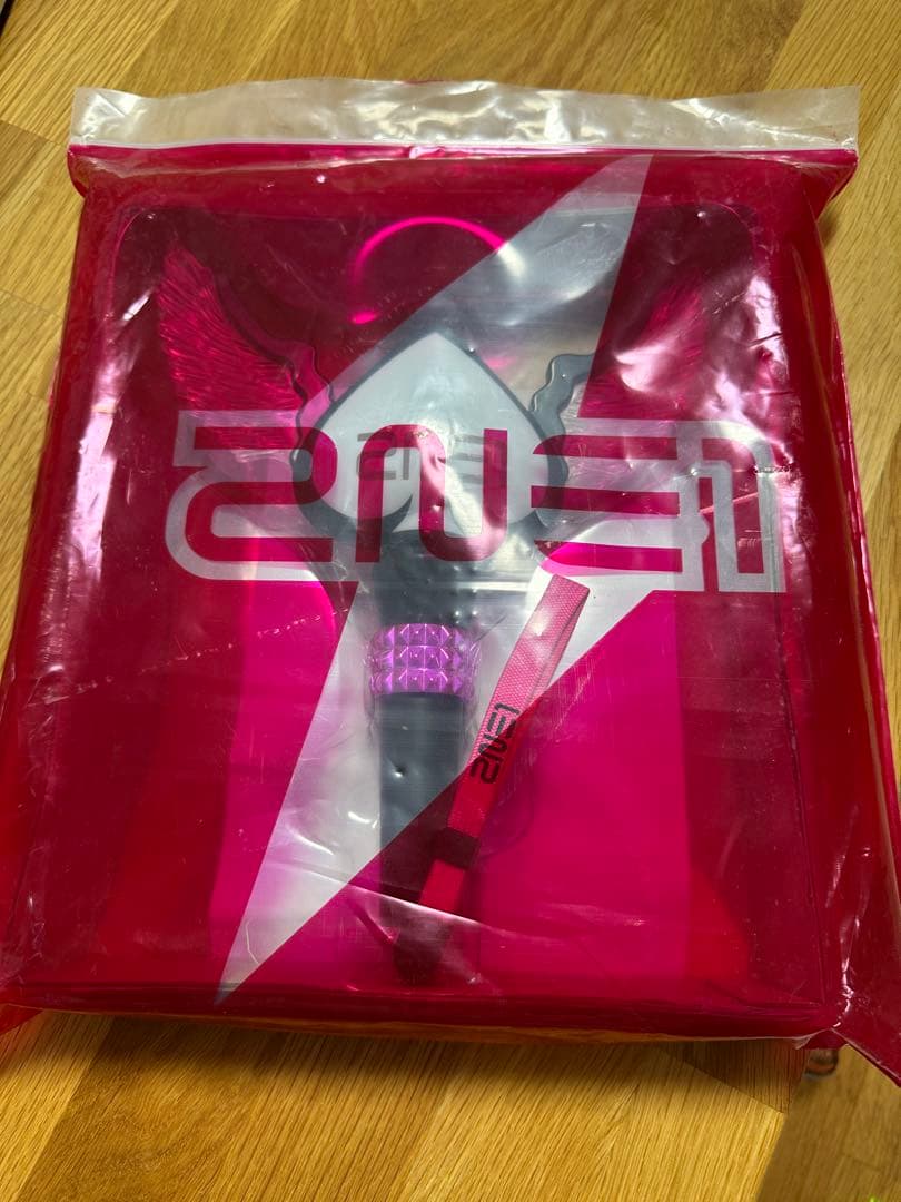 2NE1 ペンライト ハート型 翼付き