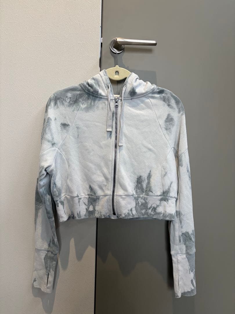 【レア】aloyoga クロップドパーカー　フーディ　マーブル柄