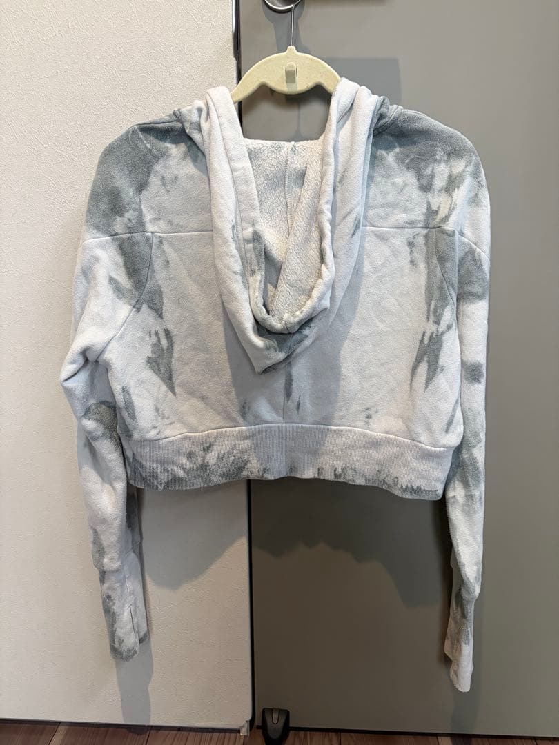 【レア】aloyoga クロップドパーカー　フーディ　マーブル柄