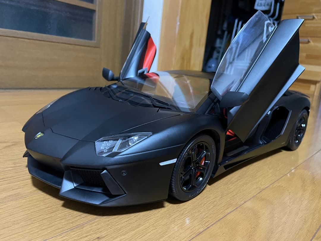 ポケール ランボルギーニ アヴァンタドール　1/8 pocher