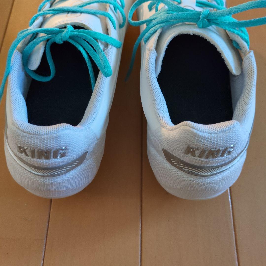Puma サッカーシューズ・スパイク ホワイトほぼ新品同様。