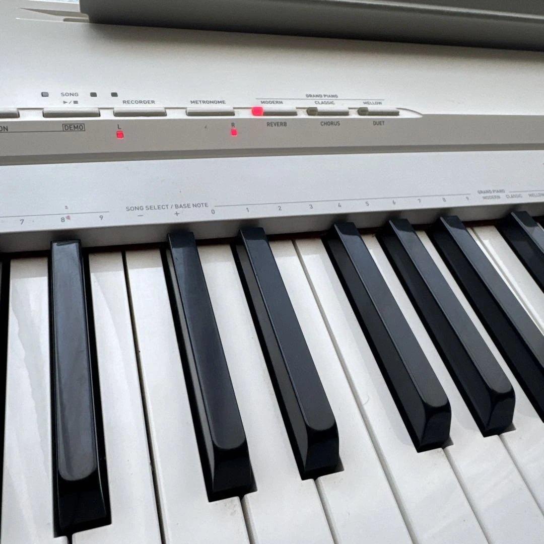 CASIO Privia PX-135 2012年製 電子ピアノ　白　ホワイト