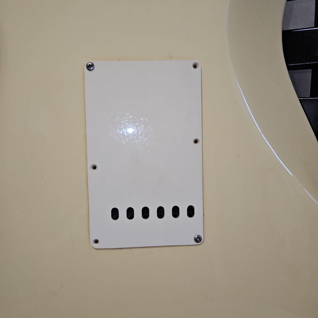 【エレキギター】ストラトキャスター アイボリーです。