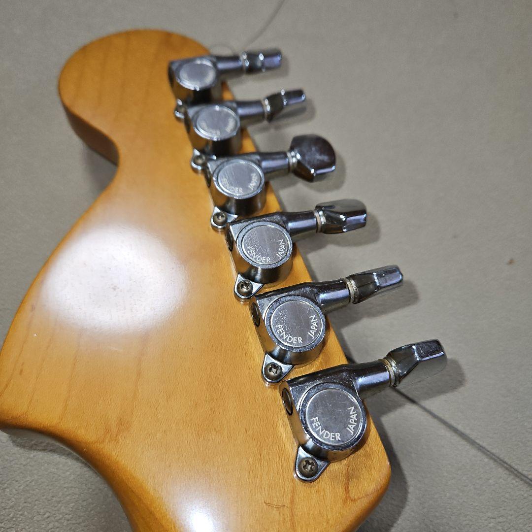 【エレキギター】ストラトキャスター アイボリーです。