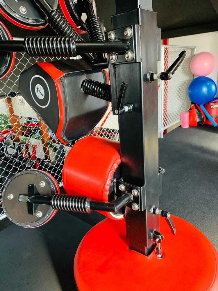 ローキックパンチングマシーン