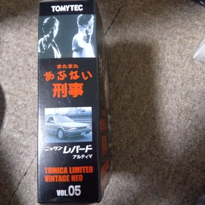 TOMICA LIMITED VINTAGE NEO ニッサン レパード
