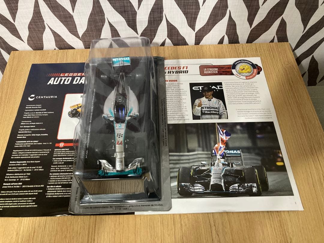 一台限定入荷　日本未発売　ビッグスケールF1コレクション　メルセデス　W05