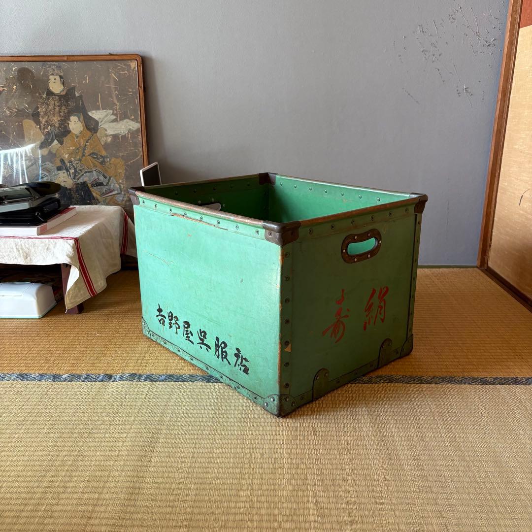 1960年代の日本硫化紙（スチールペーパー）製の呉服店用収納箱
