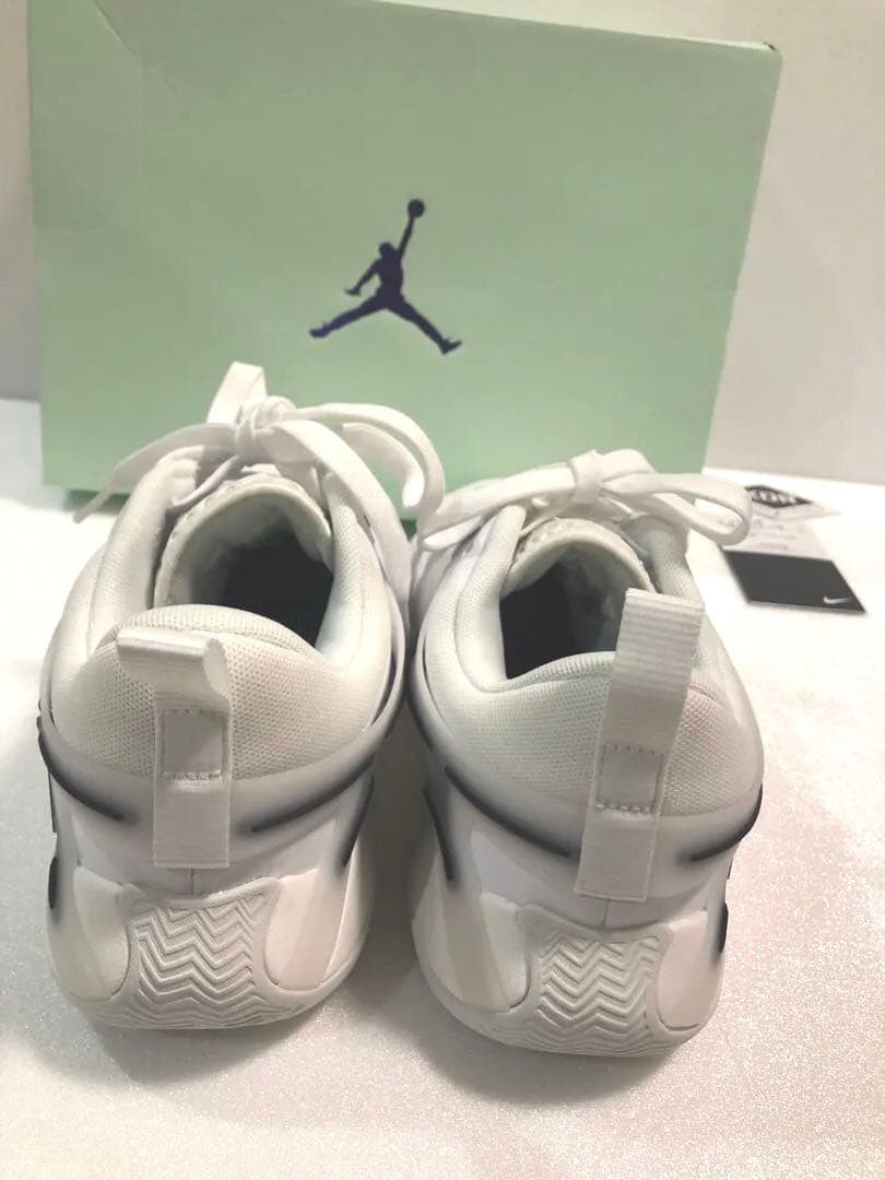 JORDAN バッシュ　24.5㎝　 白