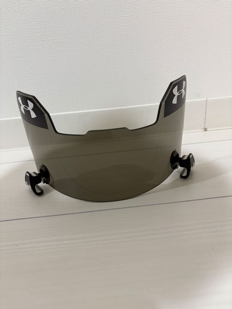 UNDER ARMOUR FOOTBALL VISOR グレー