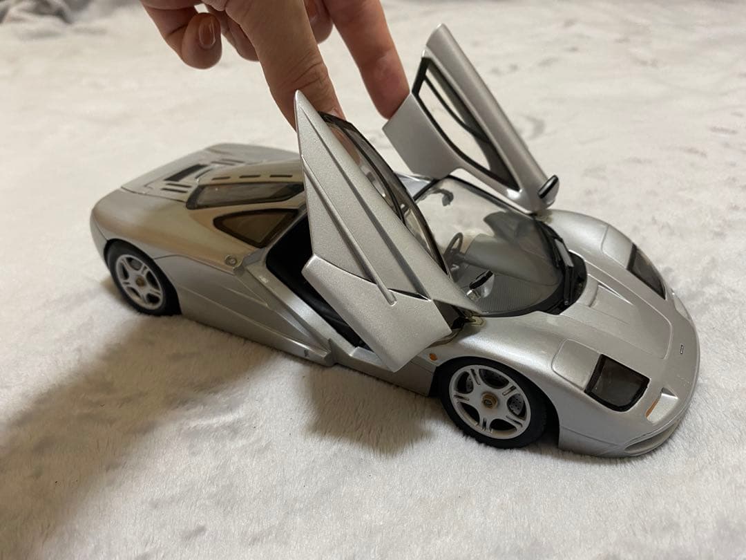 ミニカー UT McLaren F1 1/18