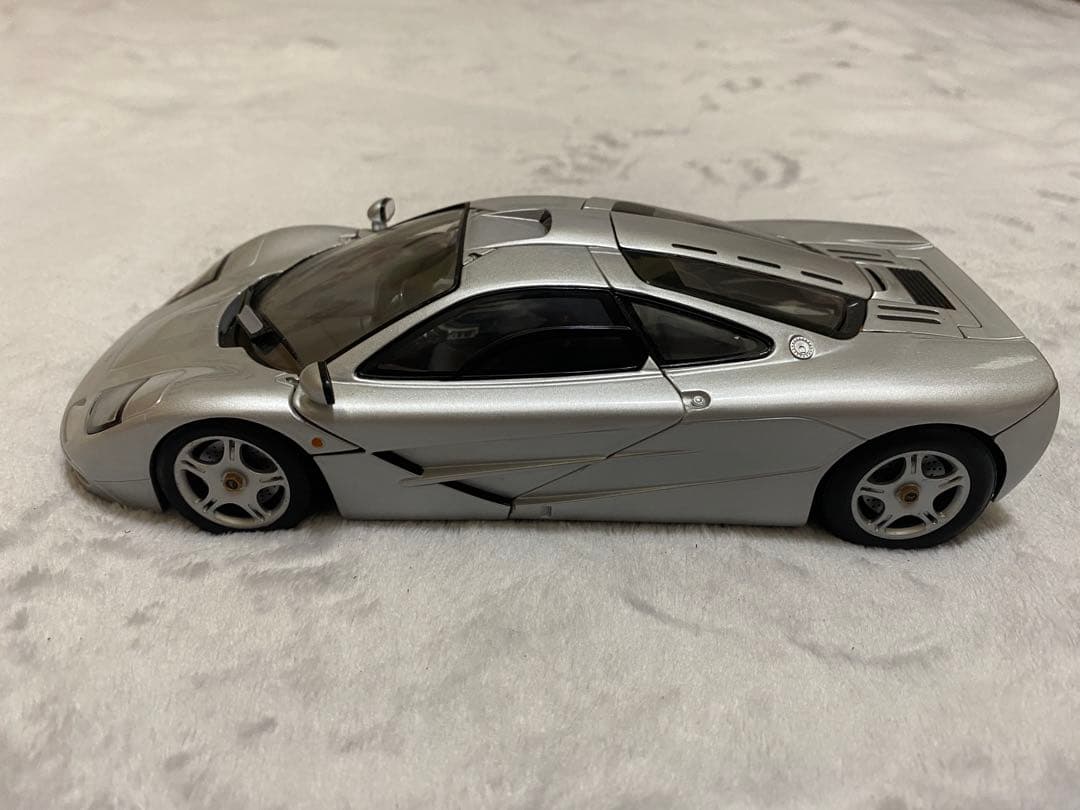 ミニカー UT McLaren F1 1/18