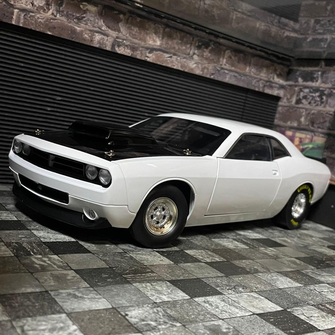 1/18 HIGHWAY61 ダッジ チャレンジャー 2006 SEMAショー