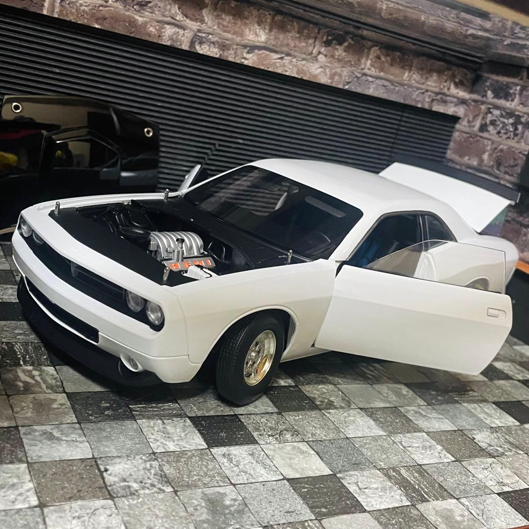 1/18 HIGHWAY61 ダッジ チャレンジャー 2006 SEMAショー