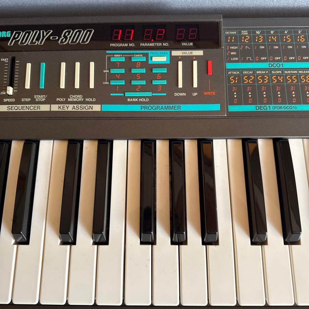 アナログシンセサイザー　コルグ　KORG POLY-800 レトロ