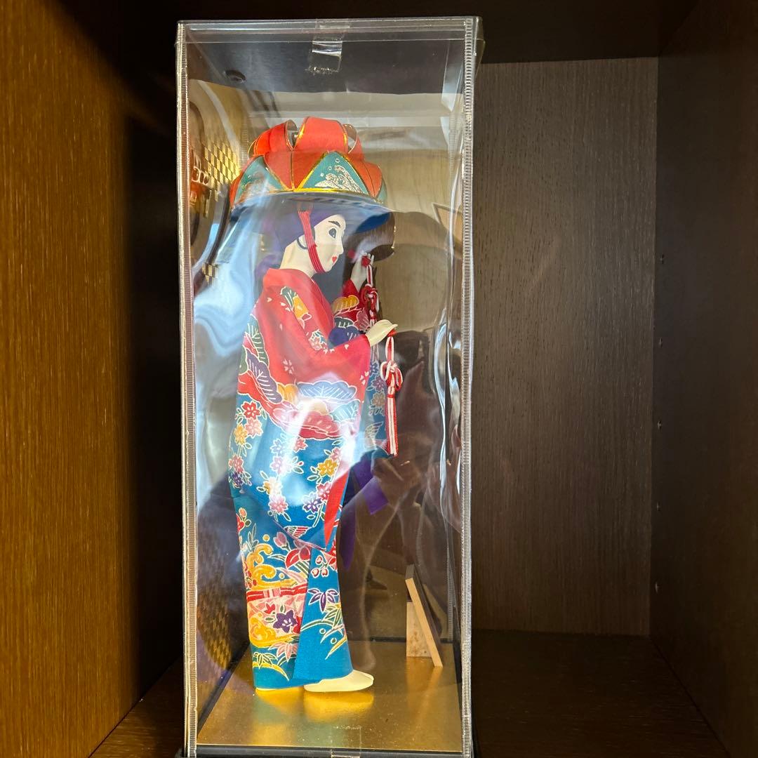 日本人形 伝統的な和装 透明ケース付き