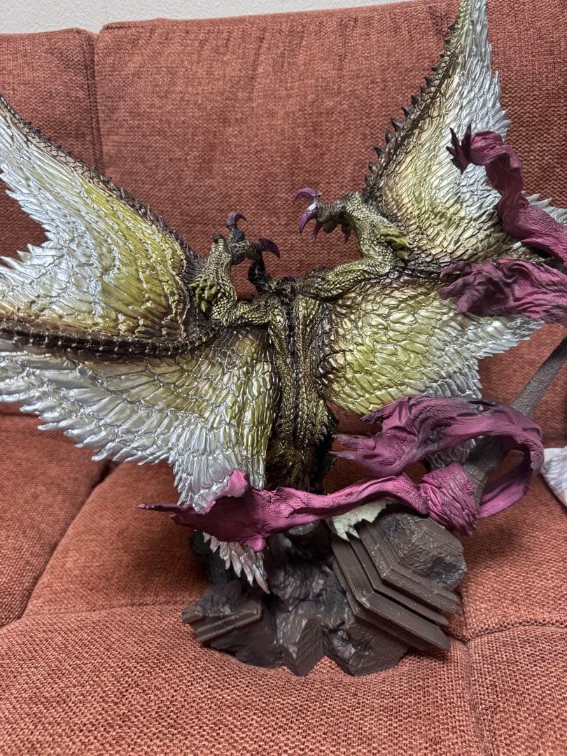 天廻龍シャガルマガラフィギュア　箱無し