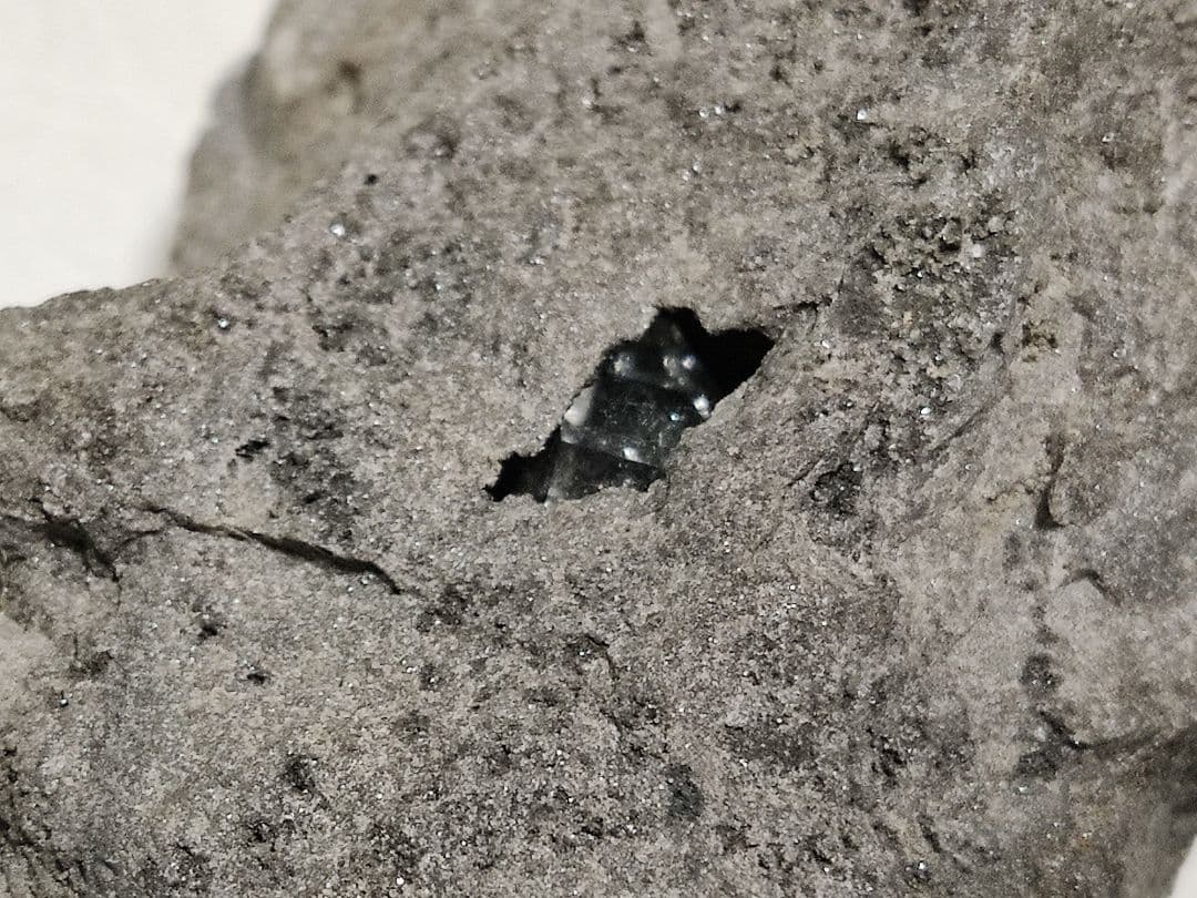 パワーストーン　天然石　原石　ハーキマーダイアモンド母岩付　499g　318