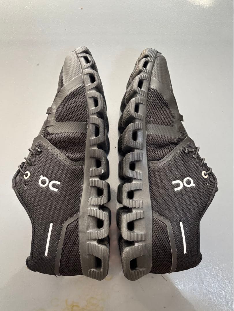 美品！[オン] ランニングシューズ Cloud 5 メンズ