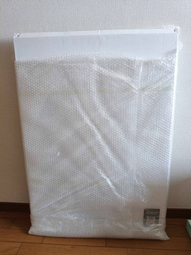 【直筆サイン入り)】A1アクリルアート『神崎桜花 熱視のビーチサイド』by柊裕一