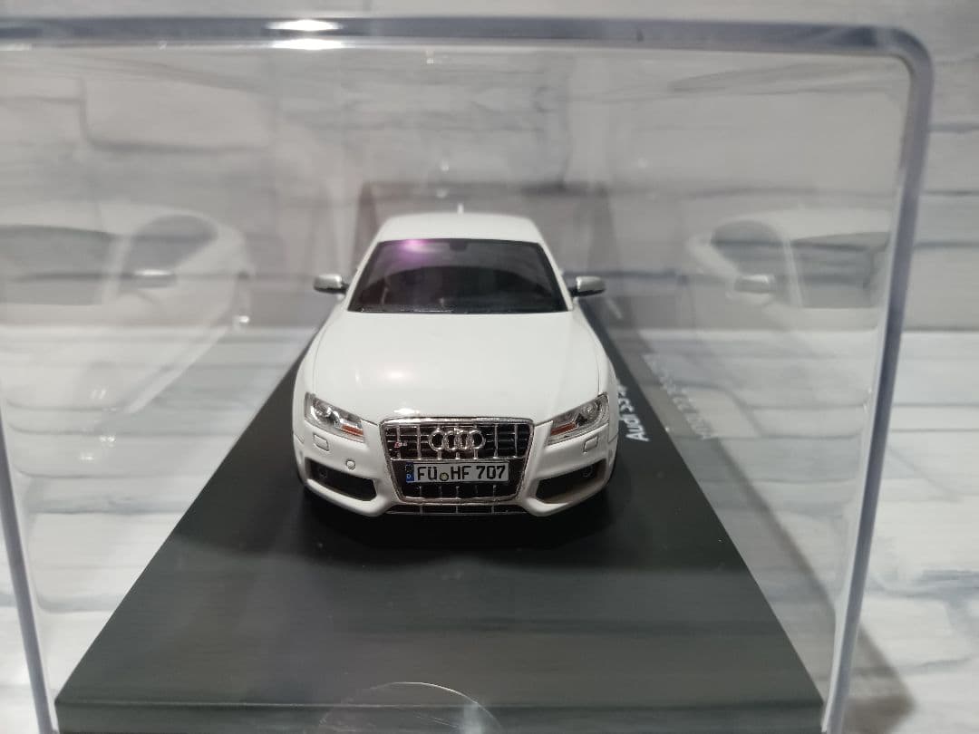 1/43 シュコー　アウディ　S5 スポーツバック　ミニカー　ホワイト
