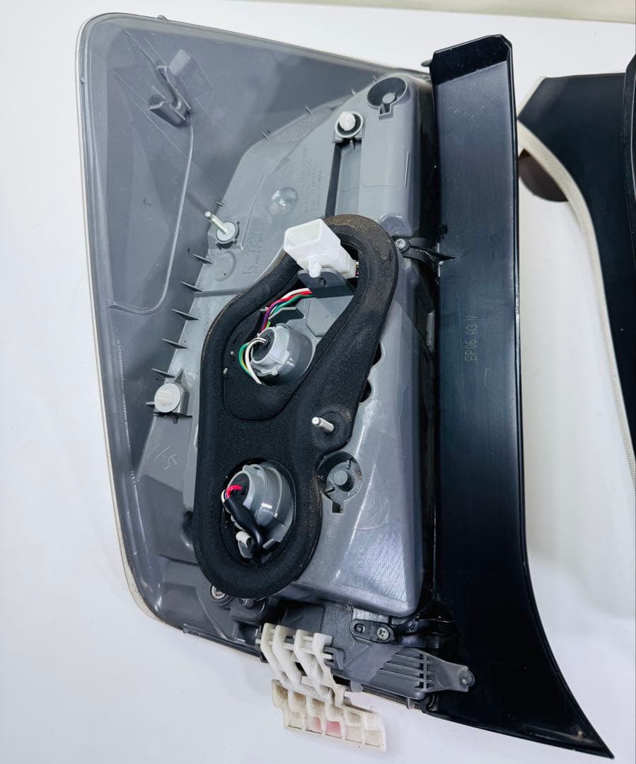 トヨタ プリウス 後期 純正 テールライト左右セットSTANLEY 47-55