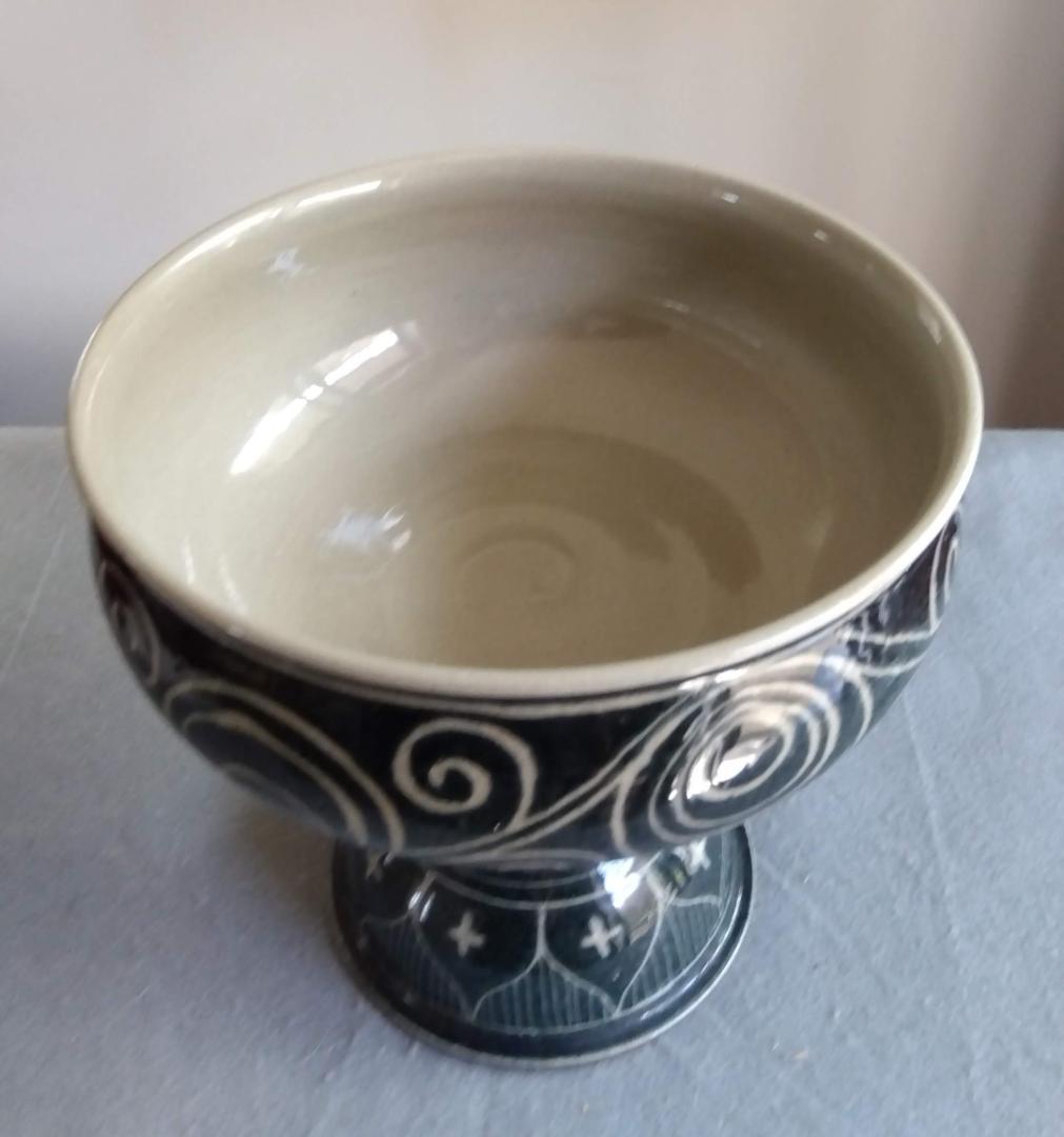 越前焼　あかね陶房　山路茜　藍化粧のポップモダニズムな斬新デザイン巨大コンポート