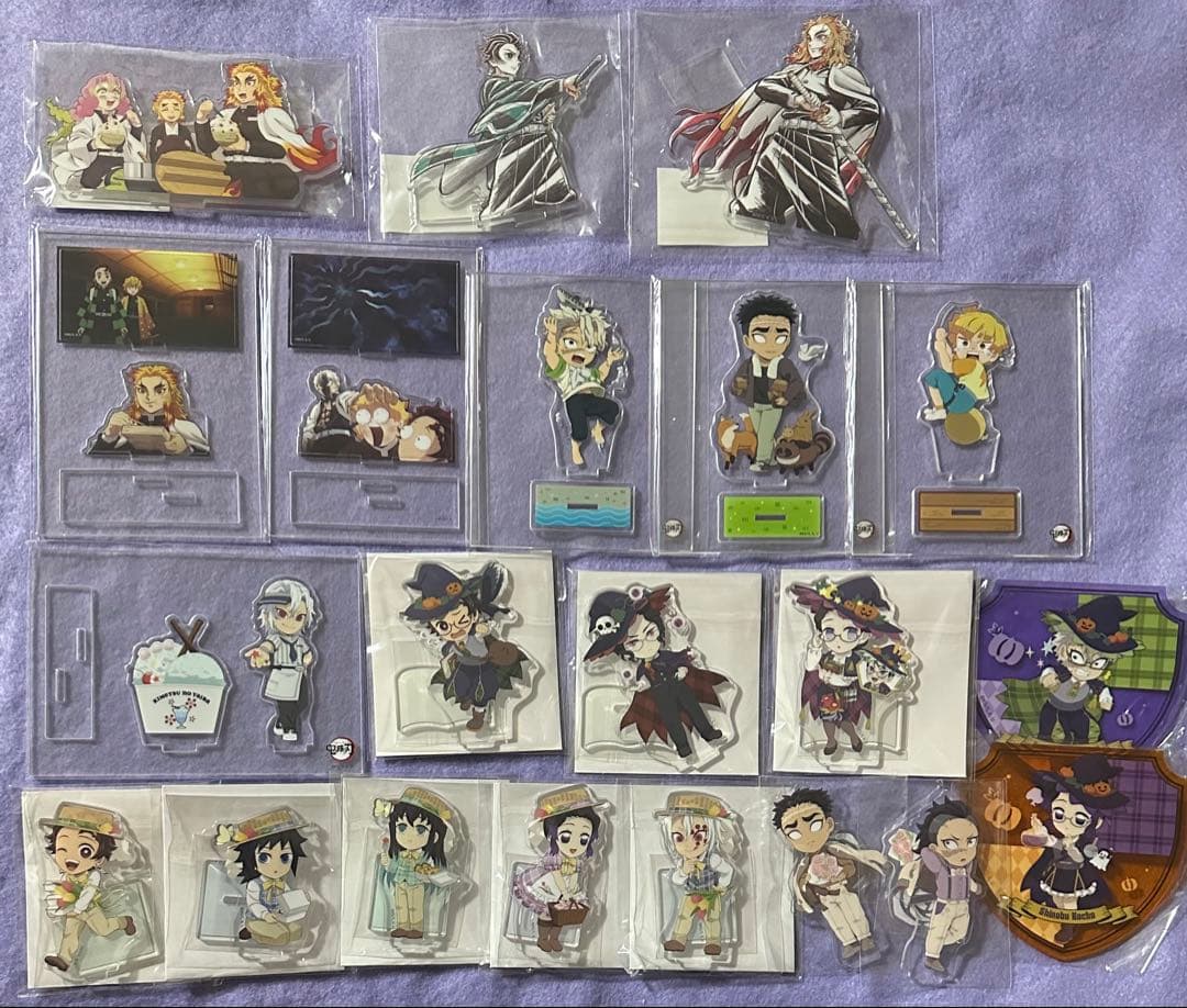 鬼滅の刃　アクリルスタンド　缶バッジ　ブロマイド　ポストカード　まとめ売り