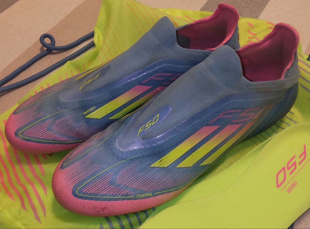 アディダスF50 レースレススパイク　FG 25.5cm