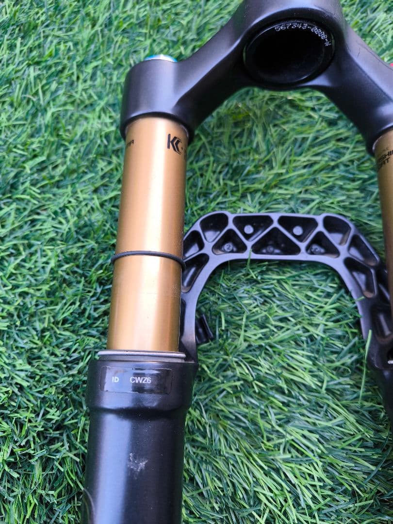 Fox 32 エアサスペンションフォーク Kashima Coat