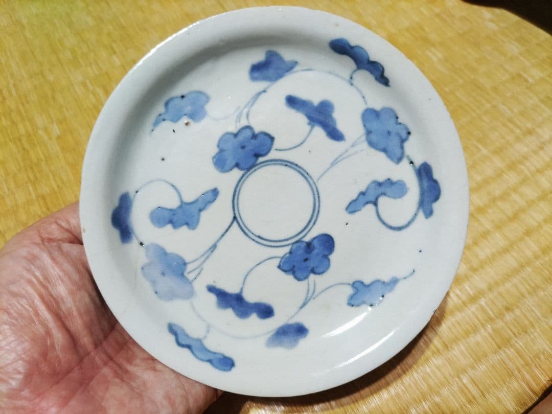 藍九谷　花唐草　皿（15.5㎝）　生掛け釉　初期伊万里　江戸前期