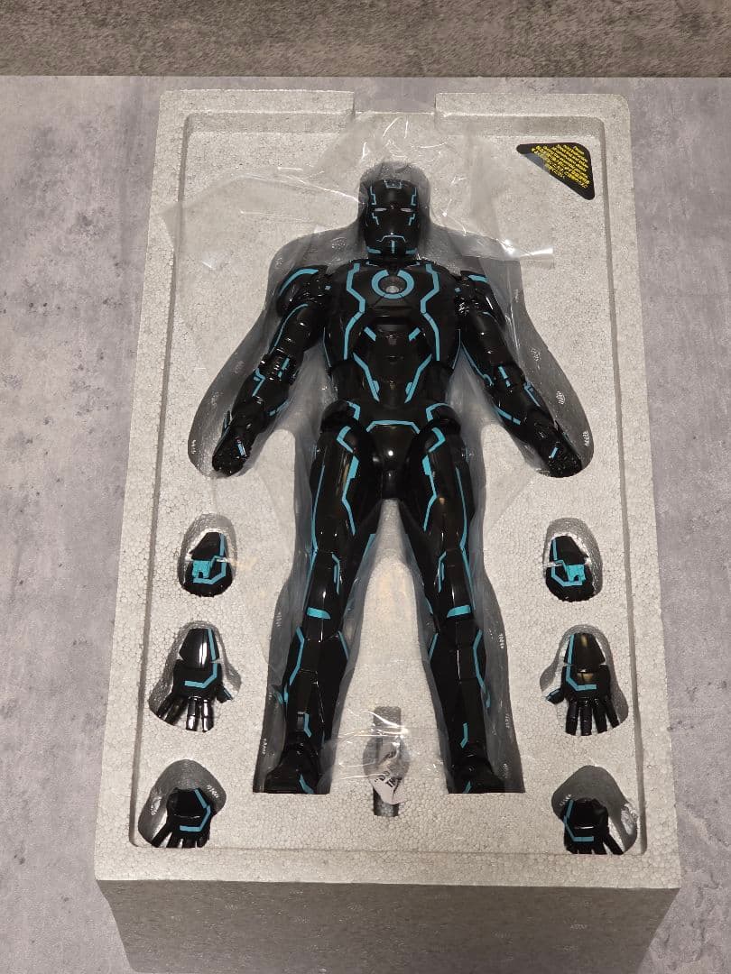 ホットトイズ MMS485D24 アイアンマン・マーク４（ネオンテック版）