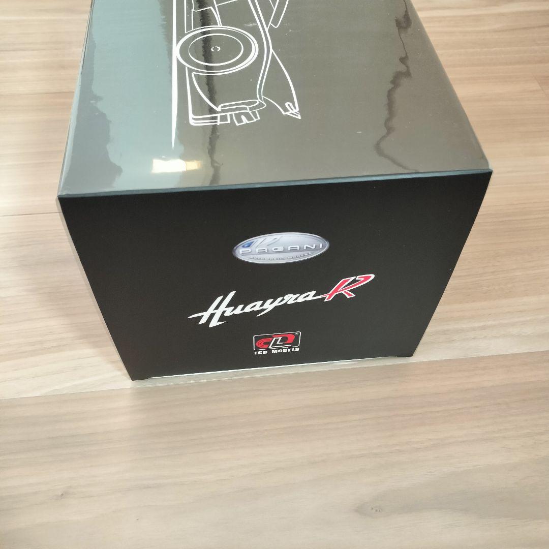 LCDMODELS　1/18　パガーニ　ウアイラR