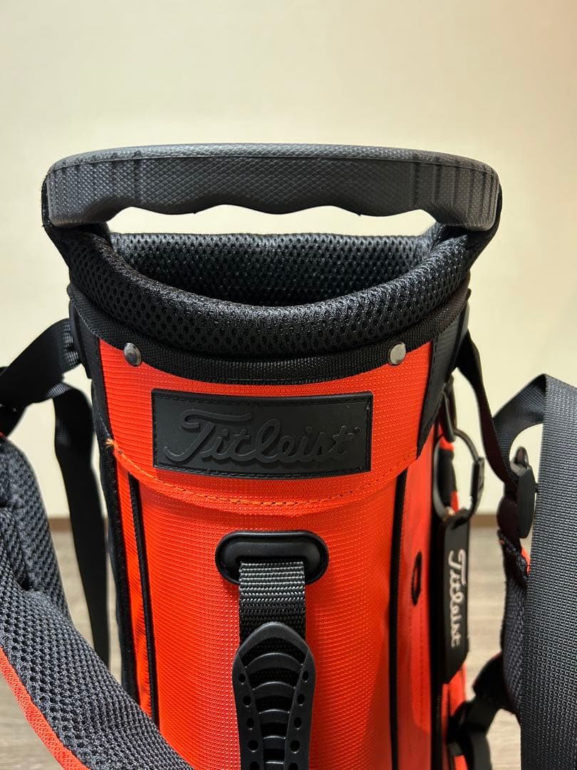 鮮やかなオレンジとブラックのコントラストが美しい！スタンド式キャディバック　軽量