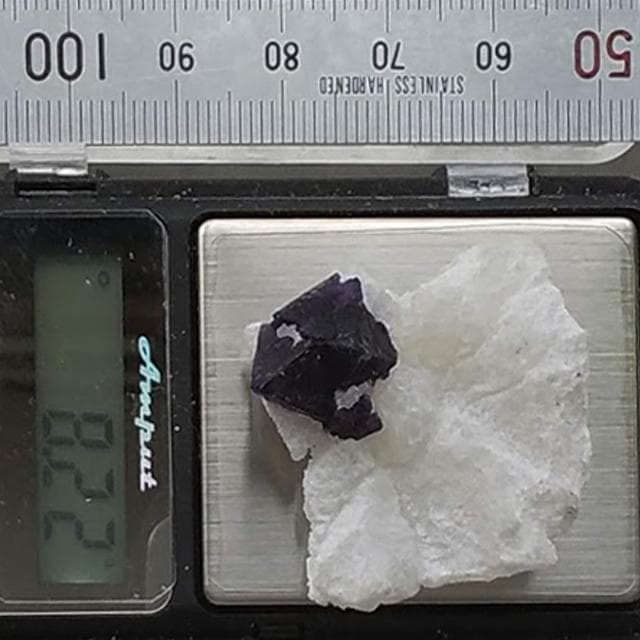 8.22g　砂糖菓子フローライト　母岩付き　鉱物標本　フローライト