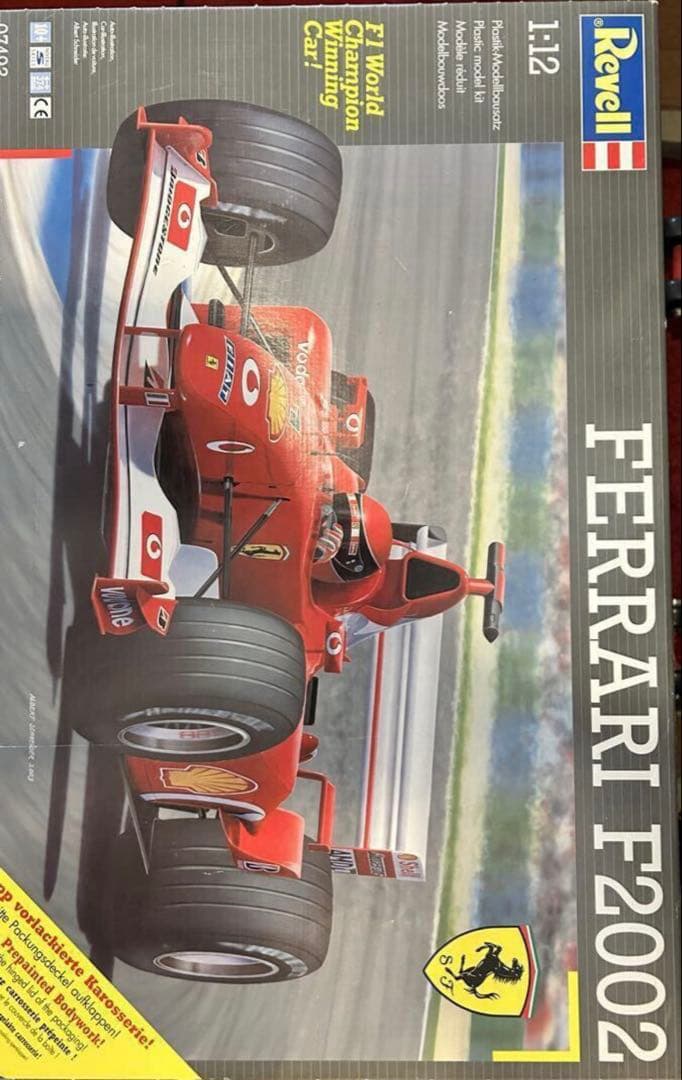 Revell 1/12フェラーリ Ferrari F2002 タバコデカール付き